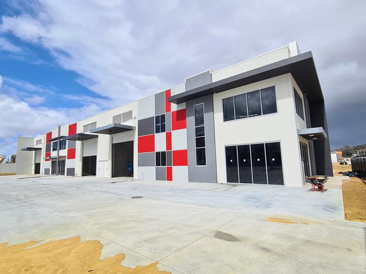 Click to view all images 42 Pinnacle Drive Neerabup WA 6031 - Image 3