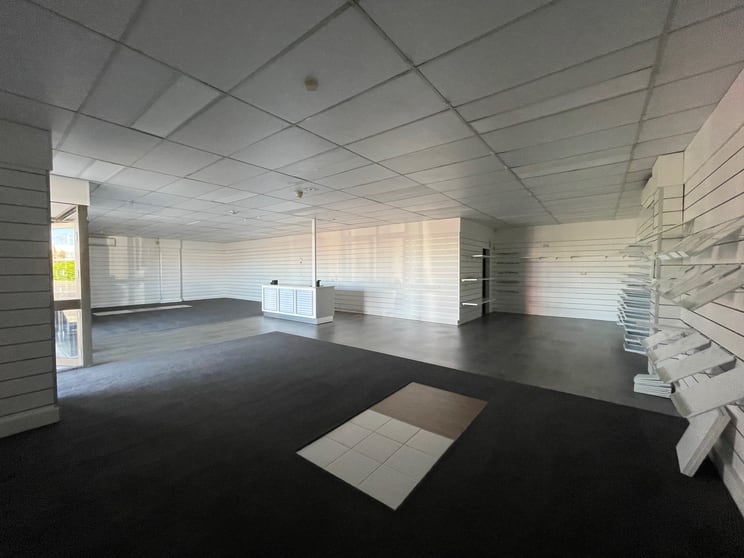 Click to view all images 1/304-308 Mulgrave Road Westcourt QLD 4870 - Image 3