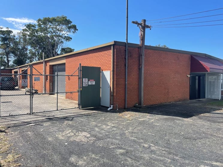 Click to view all images Unit 1/5 Bon Mace Close Berkeley Vale NSW 2261 - Image 1
