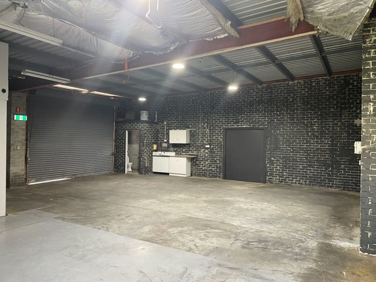 Click to view all images Unit 1/5 Bon Mace Close Berkeley Vale NSW 2261 - Image 2