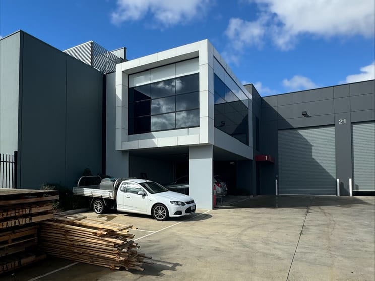 Click to view all images Unit 1, 21 Whitfield Boulevard Cranbourne West VIC 3977 - Image 1