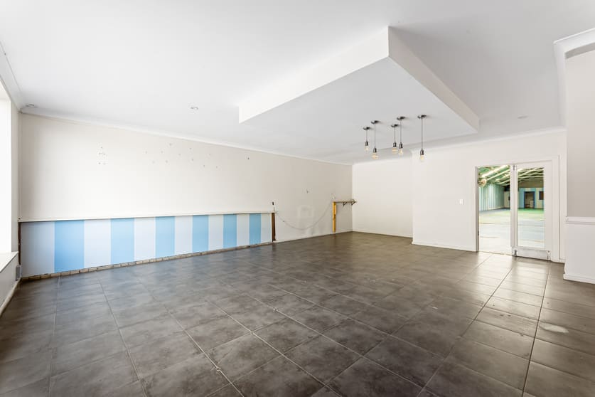 Click to view all images 424 Racecourse Road Flemington VIC 3031 - Image 2