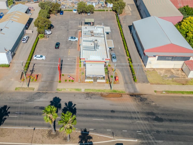 Click to view all images 49 Jondaryan Avenue Griffith NSW 2680 - Image 3