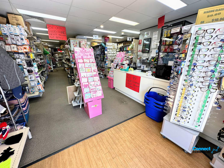 Click to view all images 3 & 4/5 Cottonwood Place Oxenford QLD 4210 - Image 3