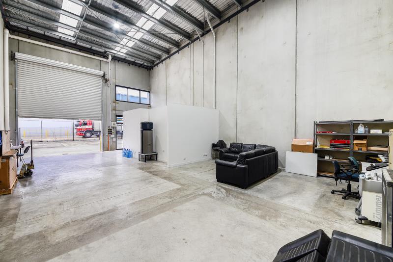 Click to view all images Unit 4/110 Indian Drive Keysborough VIC 3173 - Image 2