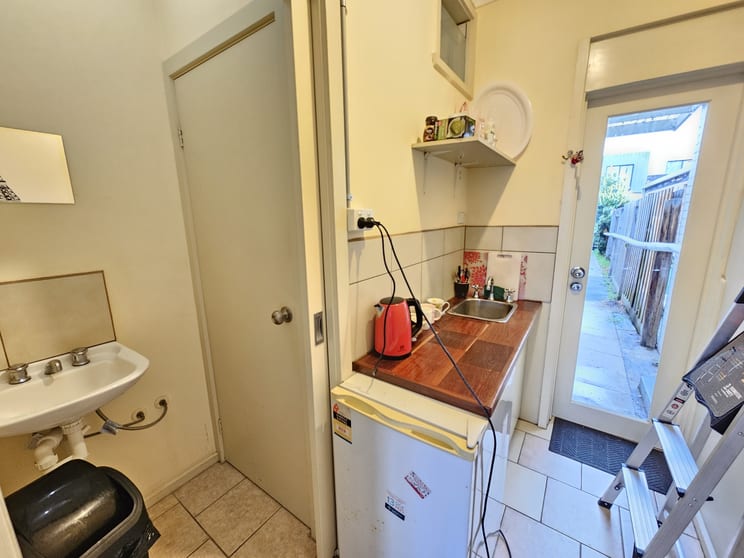 Click to view all images 59 Patterson Rd Bentleigh VIC 3204 - Image 3