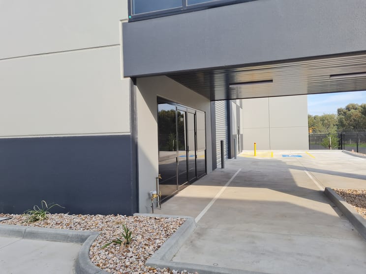 Click to view all images 1/32 Rockfield Way Ravenhall VIC 3023 - Image 2