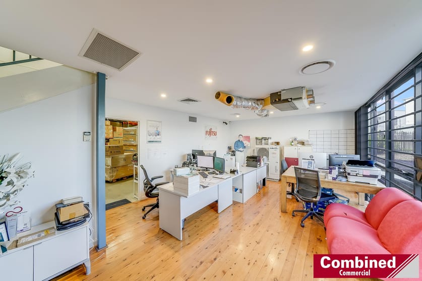 Click to view all images 1/17 Watsford Road Campbelltown NSW 2560 - Image 2