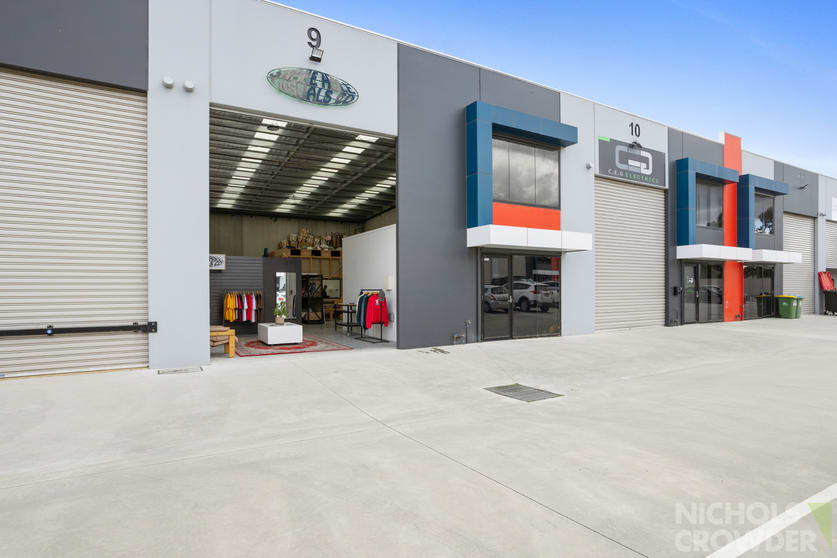 Click to view all images 9/16 Carbine Way Mornington VIC 3931 - Image 1