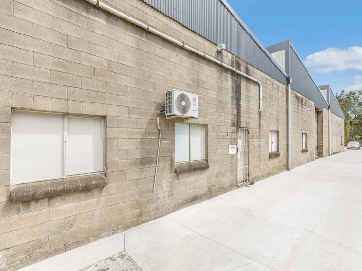 Click to view all images Smithfield NSW 2164 - Image 2
