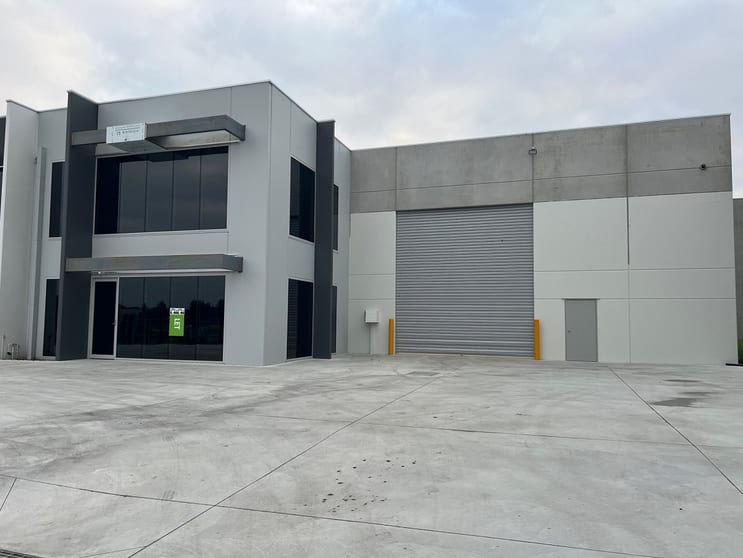 Click to view all images 1/59 Fergus Lane Cranbourne West VIC 3977 - Image 1