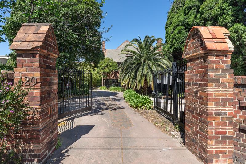 Click to view all images 420 Punt Road South Yarra VIC 3141 - Image 1