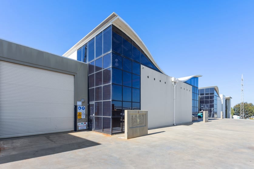 Click to view all images 4/37 Howson Way Bibra Lake WA 6163 - Image 1
