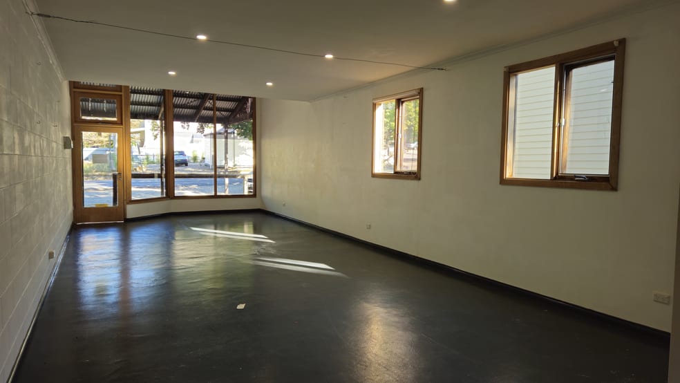 Click to view all images Shop 4/8 High Street Maldon VIC 3463 - Image 3