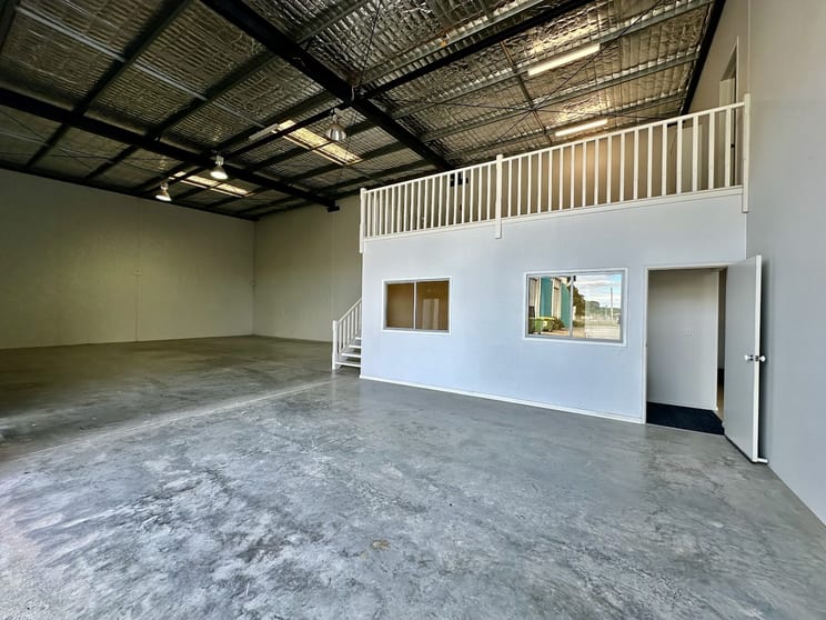 Click to view all images Unit 4/7 McPhail Road Coomera QLD 4209 - Image 3