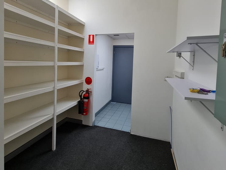 Click to view all images 2/82 Port Stephens Street Raymond Terrace NSW 2324 - Image 3