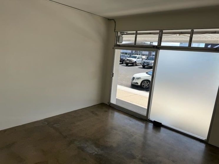 Click to view all images Shop 3/31 McLeod Street Cairns City QLD 4870 - Image 3