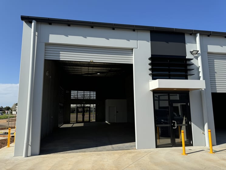 Click to view all images 1/1 Capital Drive Dubbo NSW 2830 - Image 3