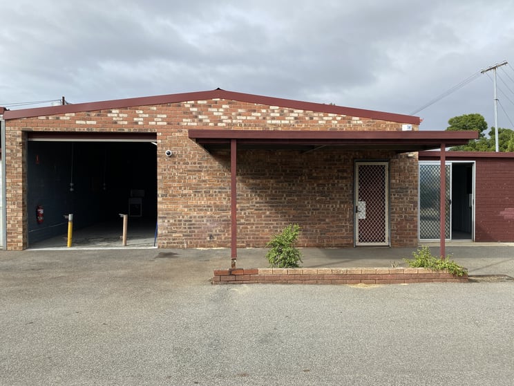 Click to view all images 2/35 Owen Road Kelmscott WA 6111 - Image 2