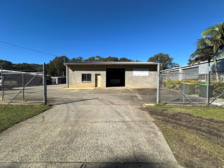 27 Newcastle Drive Toormina NSW 2452 - Image 2