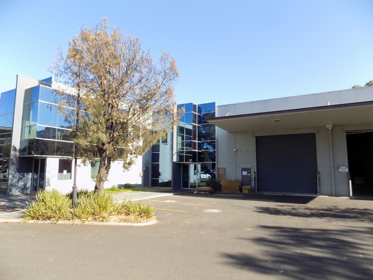 Click to view all images 17 Garden Boulevard Dingley Village VIC 3172 - Image 3