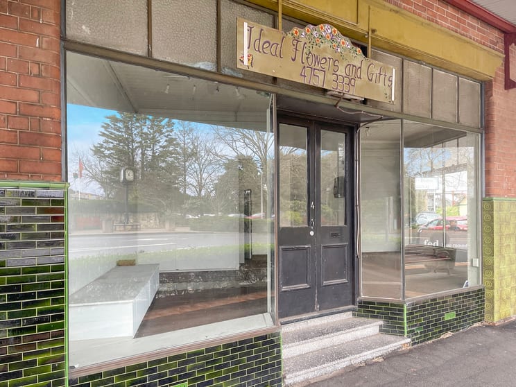 Click to view all images 4 & 5 Station Street Wentworth Falls NSW 2782 - Image 2