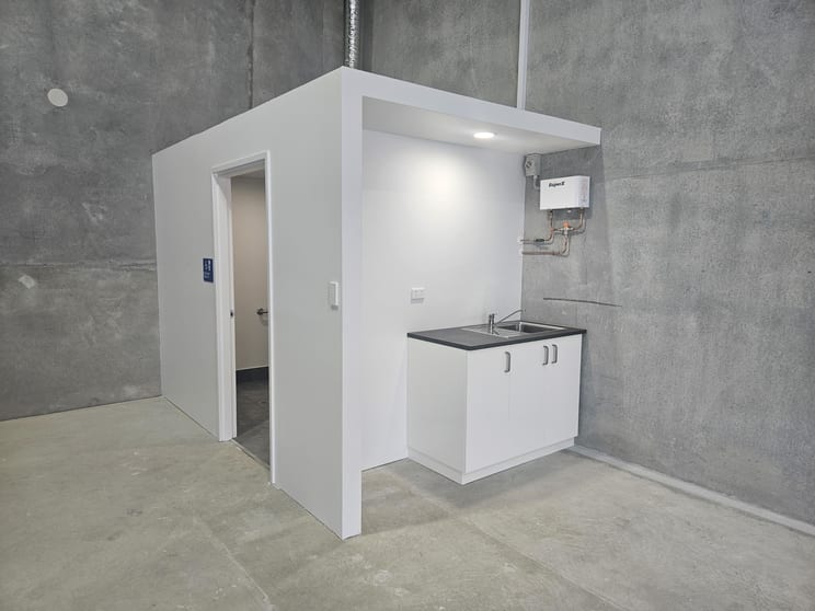 Click to view all images 3/9 Deviation Way Neerabup WA 6031 - Image 3