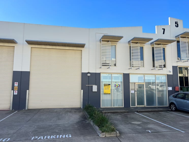 Click to view all images 7/15 Corporate Place Hillcrest QLD 4118 - Image 1