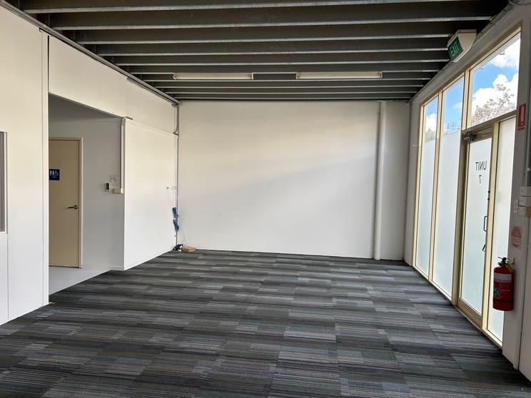 Click to view all images 7/15 Corporate Place Hillcrest QLD 4118 - Image 3