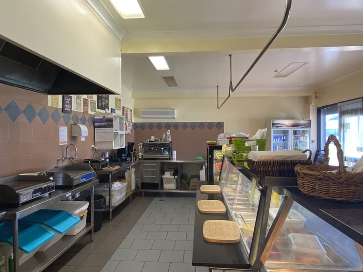 Click to view all images 1/3 Skyline Way Gateshead NSW 2290 - Image 2
