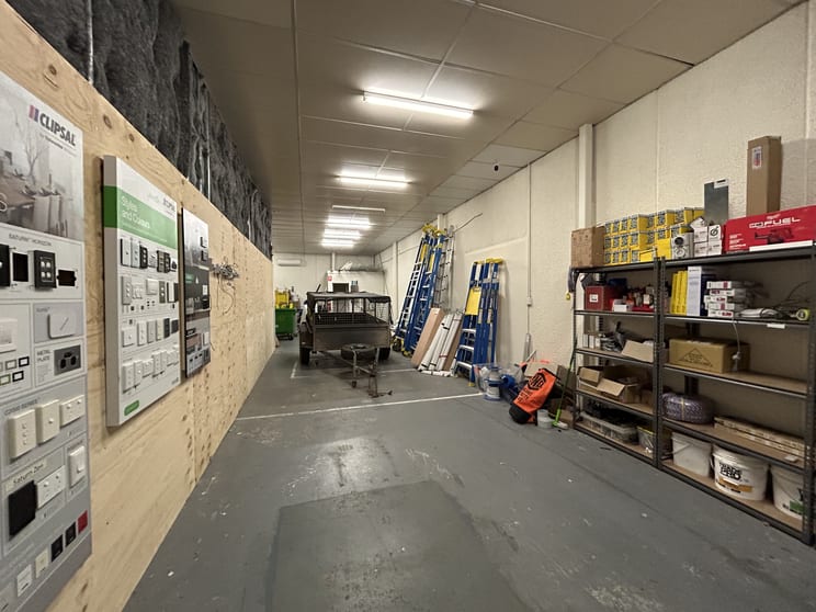 Click to view all images Unit 9/151-155 Gladstone Street Fyshwick ACT 2609 - Image 2