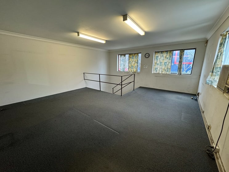 Click to view all images 2/50 Box Road Taren Point NSW 2229 - Image 3
