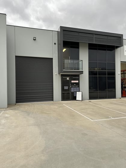 Click to view all images 2 Sunshine Place Chirnside Park VIC 3116 - Image 2