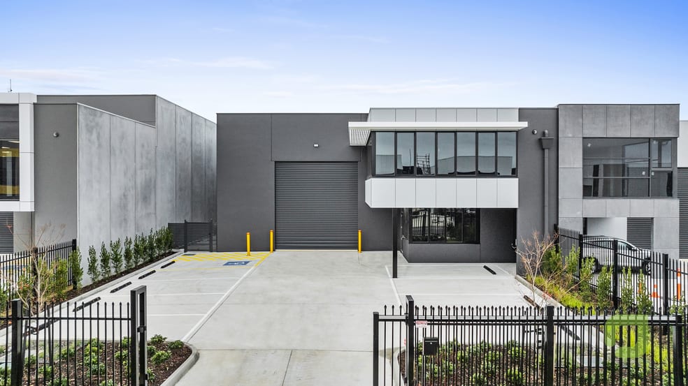 Click to view all images 28 Robbins Circuit Williamstown North VIC 3016 - Image 1