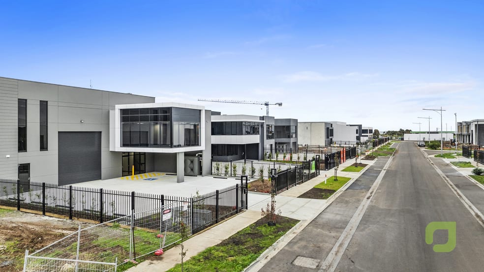 Click to view all images 28 Robbins Circuit Williamstown North VIC 3016 - Image 2