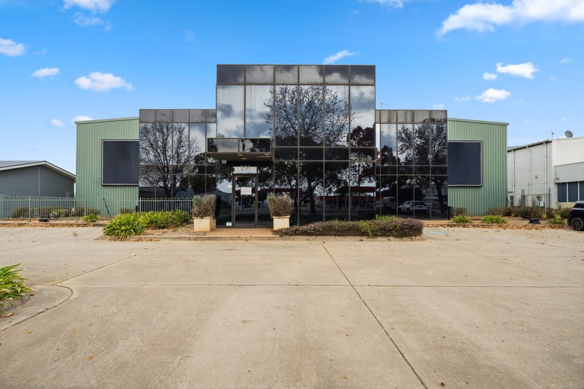Click to view all images 1/154 Hammond Avenue Wagga Wagga NSW 2650 - Image 2