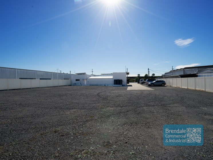 Click to view all images Lawnton QLD 4501 - Image 2
