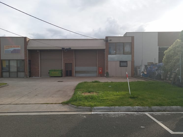 Click to view all images 2/8 Kempson Court Keysborough VIC 3173 - Image 2