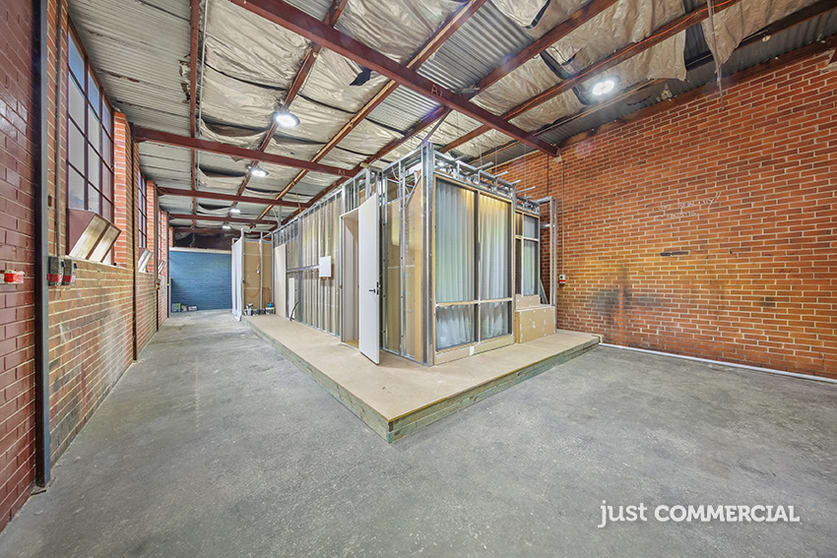 Click to view all images 2/6 Elma Road Cheltenham VIC 3192 - Image 2