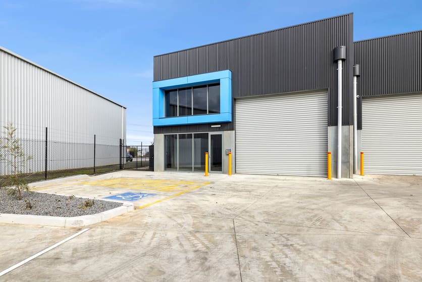 Click to view all images 3/3 Golden Crescent Wendouree VIC 3355 - Image 1