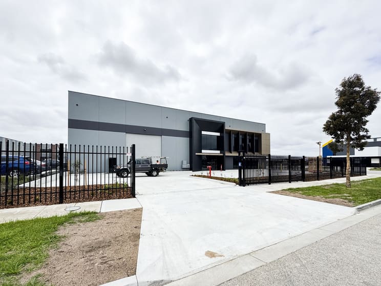 Click to view all images 55 Selenium Way Clyde North VIC 3978 - Image 2
