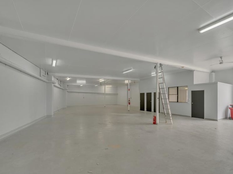 Click to view all images Unit 5/2 Bon Mace Close Tumbi Umbi NSW 2261 - Image 3