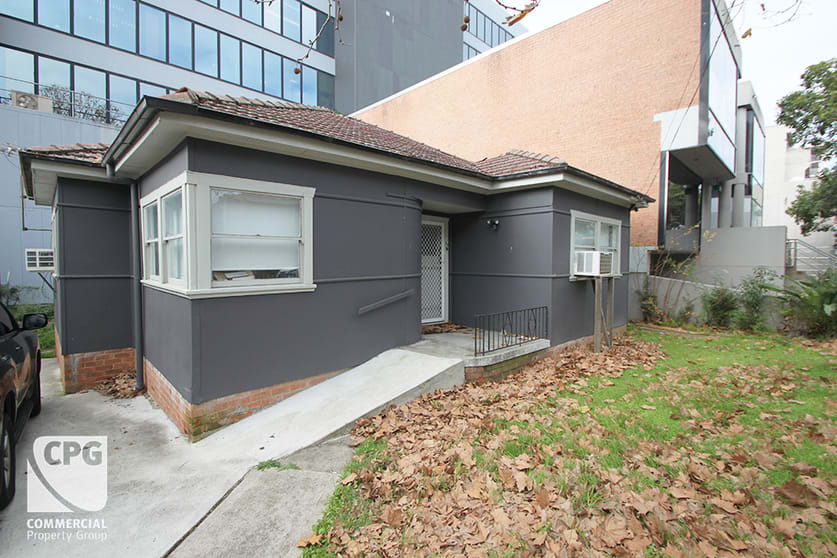 Click to view all images 33 Kitchener Parade Bankstown NSW 2200 - Image 3