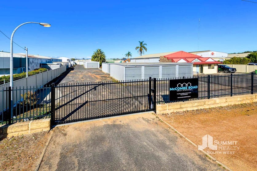 Click to view all images 1/11 McCombe Road Davenport WA 6230 - Image 3