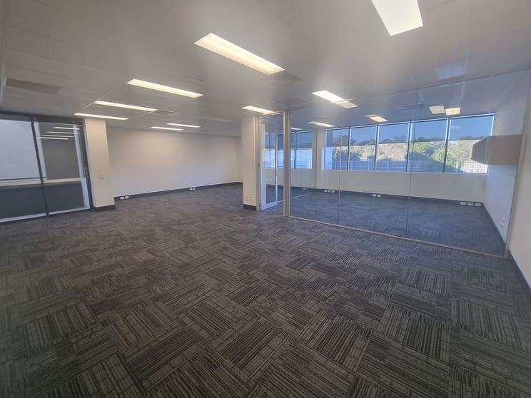 Click to view all images 116 Siganto Drive Helensvale QLD 4212 - Image 3