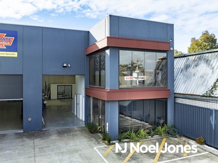 Click to view all images 2a The Nook Bayswater North VIC 3153 - Image 1