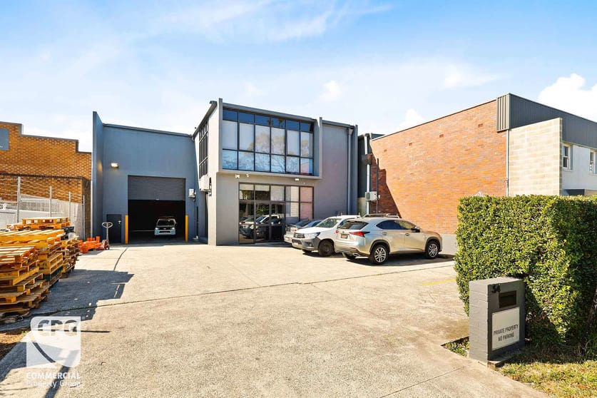 Click to view all images 34 Woodfield Boulevard Caringbah NSW 2229 - Image 2