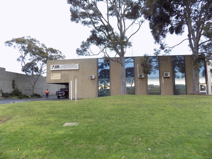 Click to view all images 302-304 Boundary Road Dingley Village VIC 3172 - Image 3