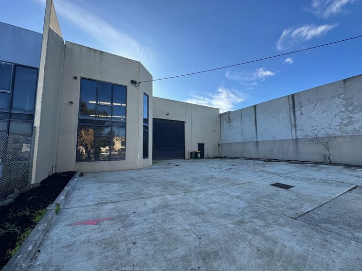 Click to view all images 34 Fleet Street Somerton VIC 3062 - Image 2