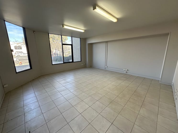 Click to view all images 34 Fleet Street Somerton VIC 3062 - Image 3
